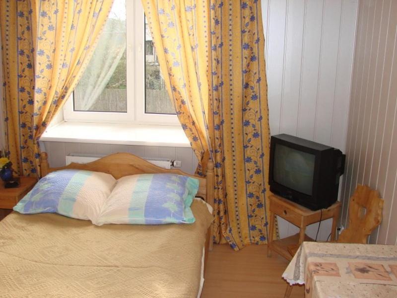 Osrodek Jezdziecki Bronkow Bed & Breakfast Exterior photo
