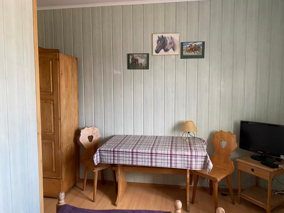 Osrodek Jezdziecki Bronkow Bed & Breakfast Exterior photo